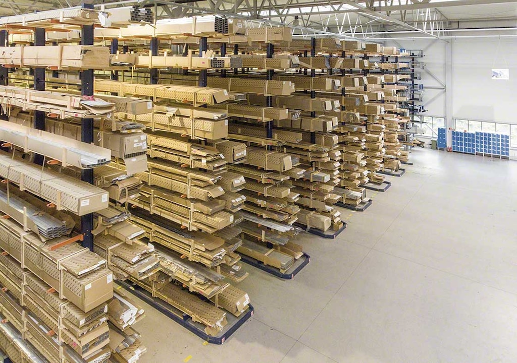 Les entrepôts consacrés à la logistique de production peuvent avoir des stocks avec des caractéristiques particulières Les entrepôts consacrés à la logistique de production peuvent avoir des stocks avec des caractéristiques particulières