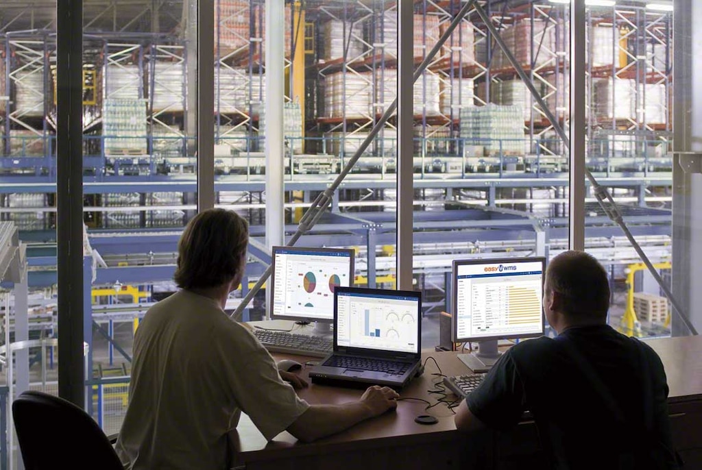 Het doel van het continu verbeteren is om de gegevens van uw magazijn te analyseren en de werking ervan te verbeteren