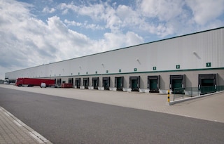 A distribution center is a logistics facility focused on goods receipt and dispatch processes A distribution center is a logistics facility focused on goods receipt and dispatch processes