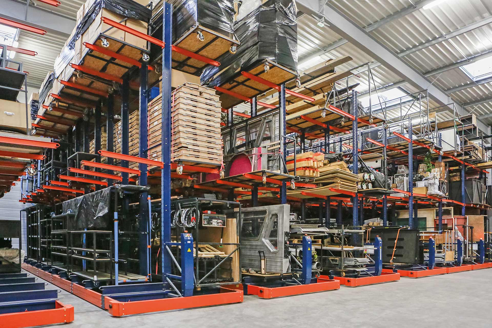 Het Movirack systeem kan worden ontworpen met draagarmstellingen om meerdere goederen die niet op pallets staan op te slaan