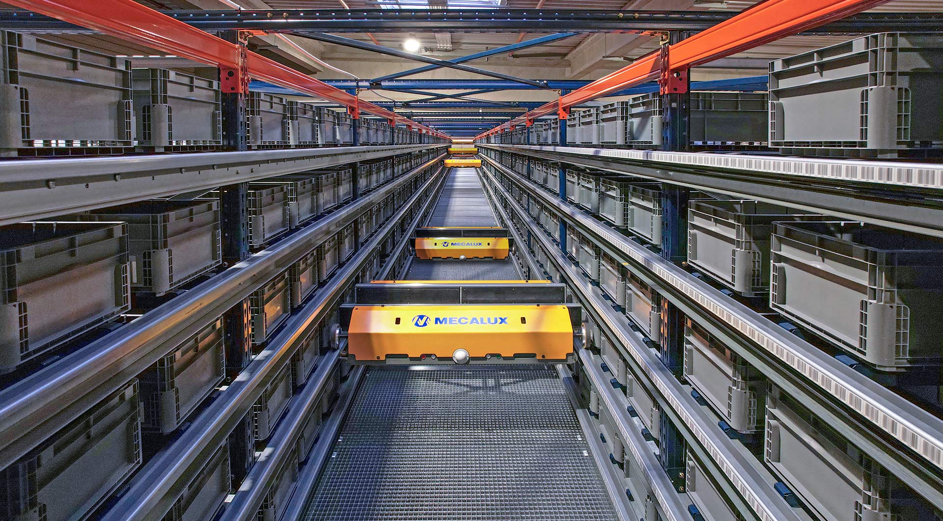 Shuttlesysteem voor dozen en magazijnbakken