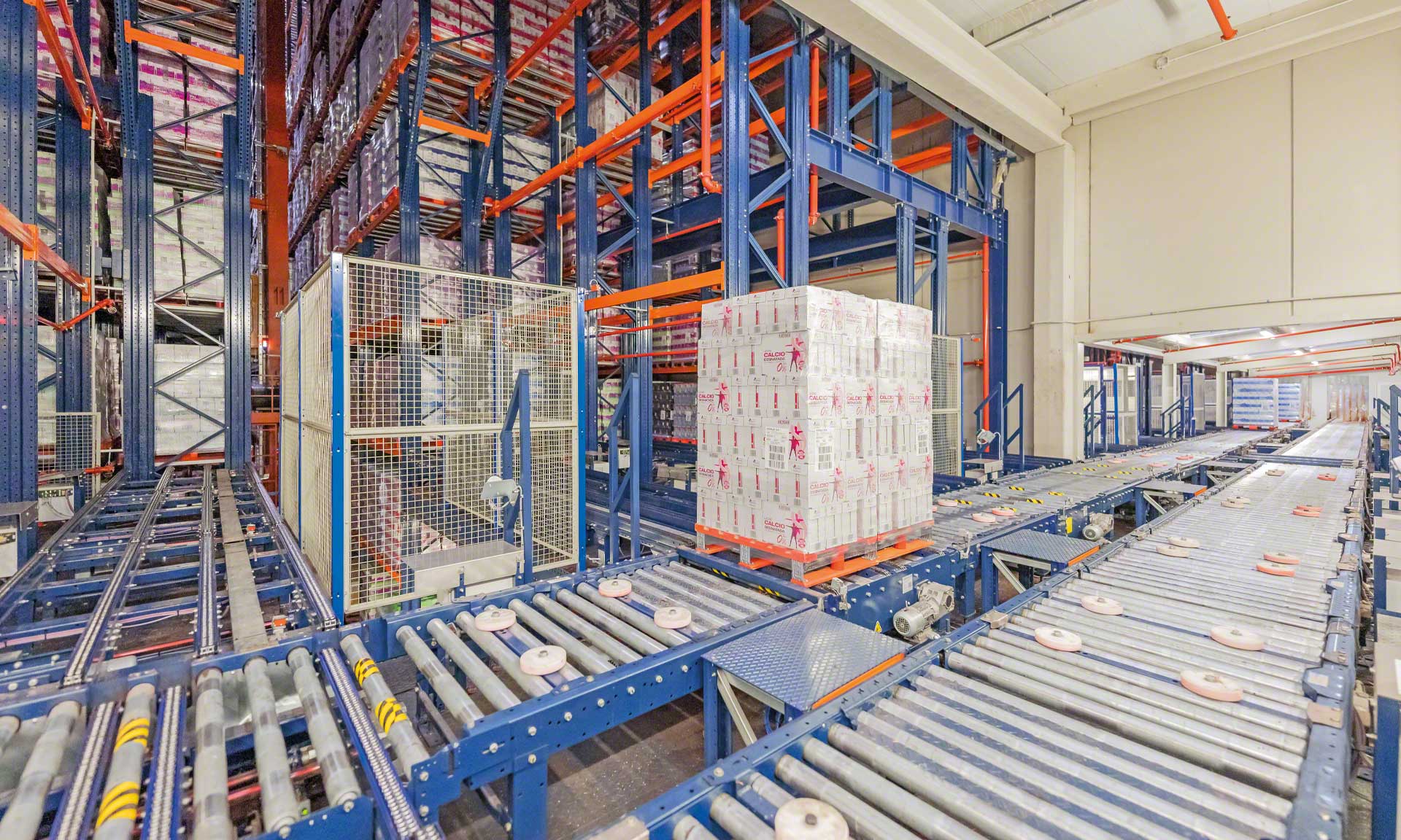 Esnelat automatise sa logistique avec deux entrepôts automatisés pour la production de lait Esnelat automatise sa logistique avec deux entrepôts automatisés pour la production de lait