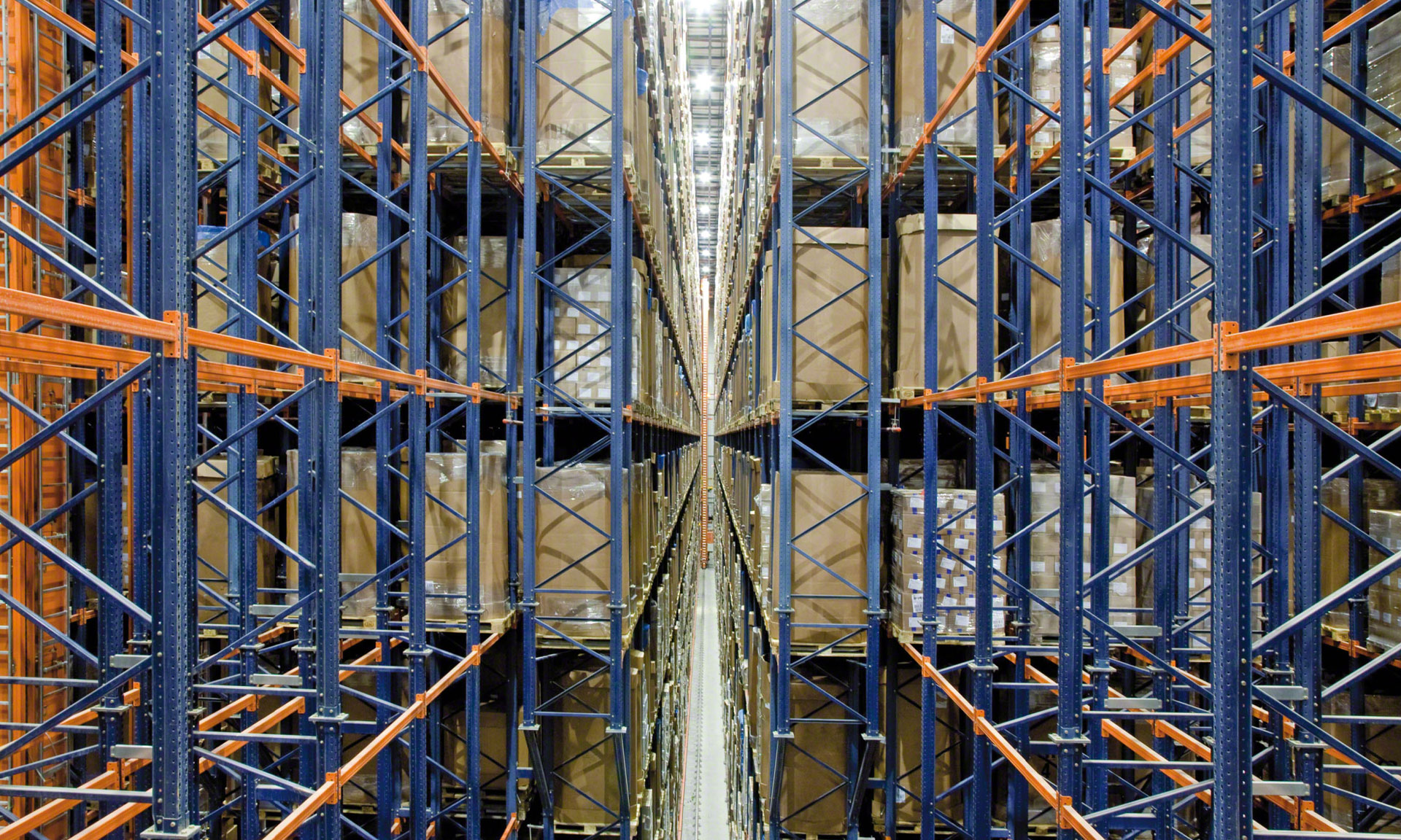 Automatisation du stockage frigorifique à grande échelle Automatisation du stockage frigorifique à grande échelle