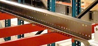 Dankzij de rails kan de 3D shuttle door gangen en kanalen rijden Dankzij de rails kan de 3D shuttle door gangen en kanalen rijden