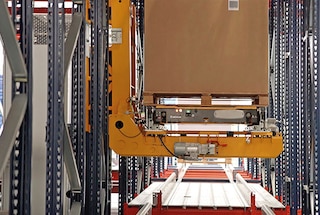 Indien nodig verplaatst de 3D Shuttle de pallet naar een hoger niveau