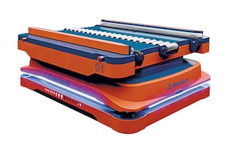 De AMR 1500 met transportband is ontwikkeld voor het intern transport van pallets