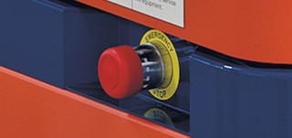 Elke AMR-robot is uitgerust met veiligheidsknoppen die de robot volledig tot stilstand brengen