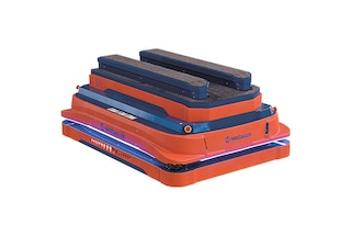 L’AMR 1500 avec plateforme de levage peut transférer des charges vers des plateformes statiques ou des convoyeurs