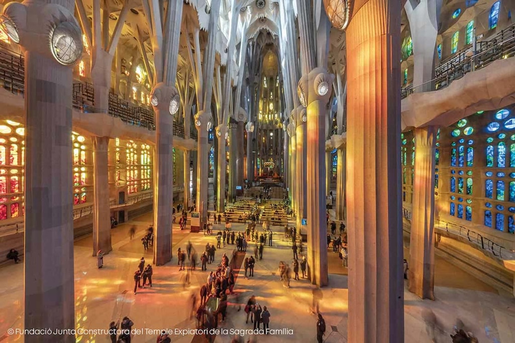 La logistique derrière un temple vivant conciliant travaux, tourisme et vie religieuse