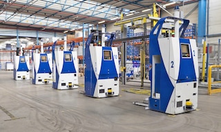 Automated guided vehicles versnellen de goederenstromen in het magazijn Automated guided vehicles versnellen de goederenstromen in het magazijn