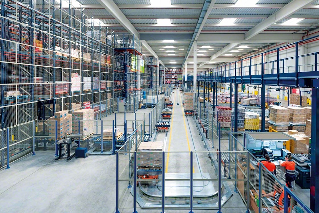 Als logistieke bedrijf heeft Luís Simões twee bonded warehouses voor drankenbedrijven die zijn uitgerust met Mecalux-stellingen