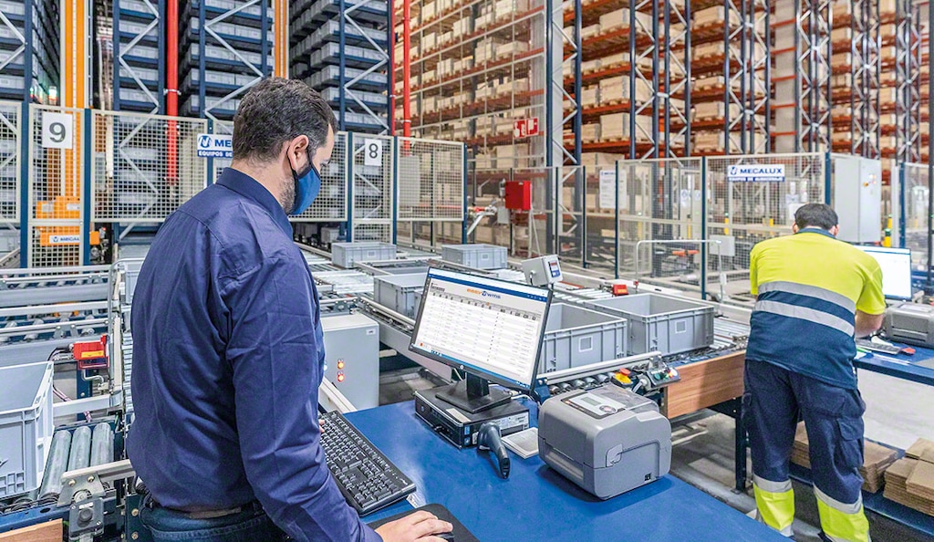 Warehouse Management Software vergemakkelijkt het voorraadbeheer, wat fundamenteel is voor het beheer van een buffermagazijn met een multi-warehouse structuur