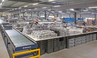 De belangrijkste activiteit van een e-commerce warehouse is het klaarzetten van bestellingen De belangrijkste activiteit van een e-commerce warehouse is het klaarzetten van bestellingen