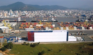Logistieke hubs zijn logistieke inrichtingen die goed gelegen zijn