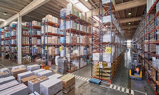 Opslagtechnieken zijn strategieën waarmee de criteria voor de opslaglocatie van de goederen in het magazijn worden bepaald