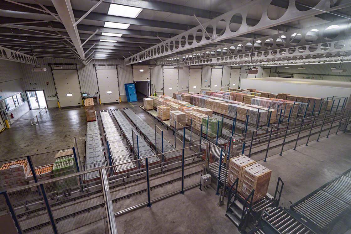 Een sorteerder automatiseert het sorteren van goederen volgens meerdere criteria, zoals de transportroute