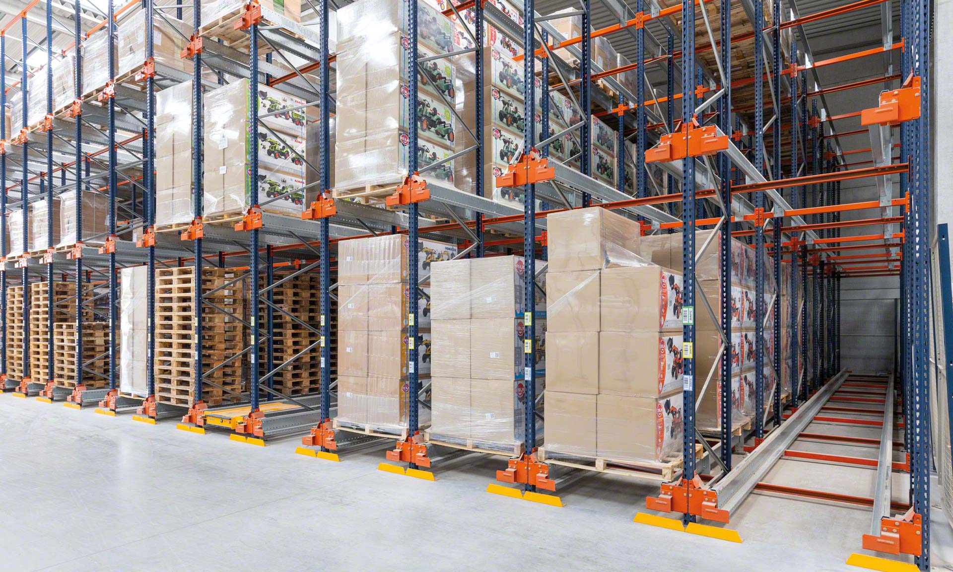 Falk Toys optimise le stockage à l’aide de solutions de transport automatisées Falk Toys optimise le stockage à l’aide de solutions de transport automatisées