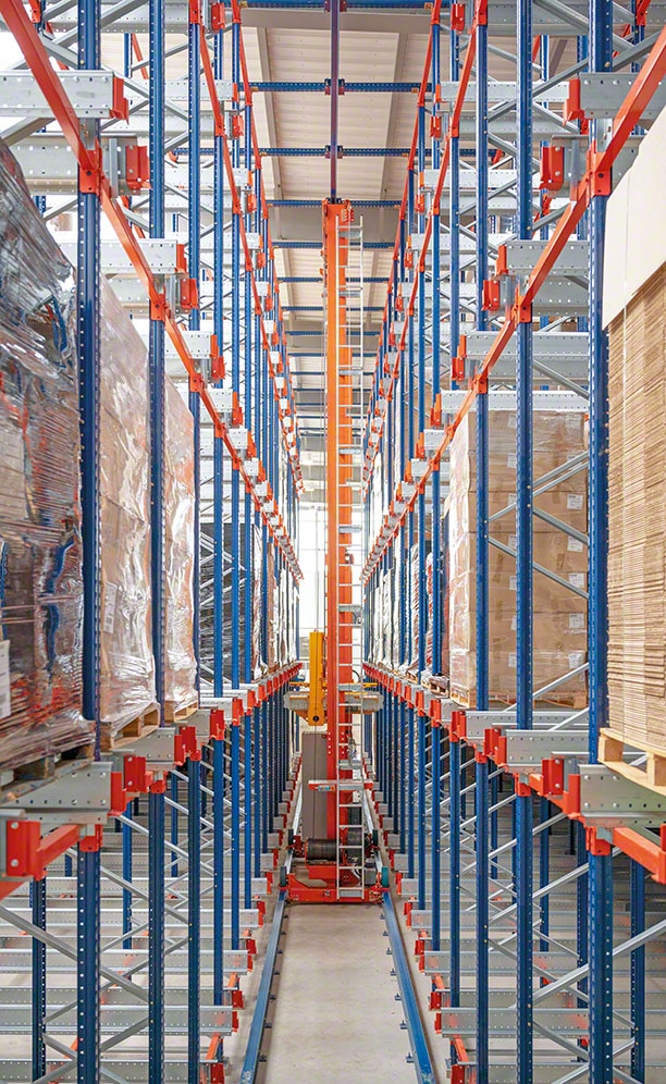 Le système Pallet Shuttle avec transstockeur dans l'entrepôt de Verlhac