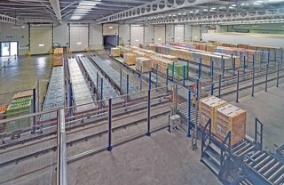 Un circuit de convoyage peut servir une zone de canaux dynamiques de préchargement par le biais d’une navette