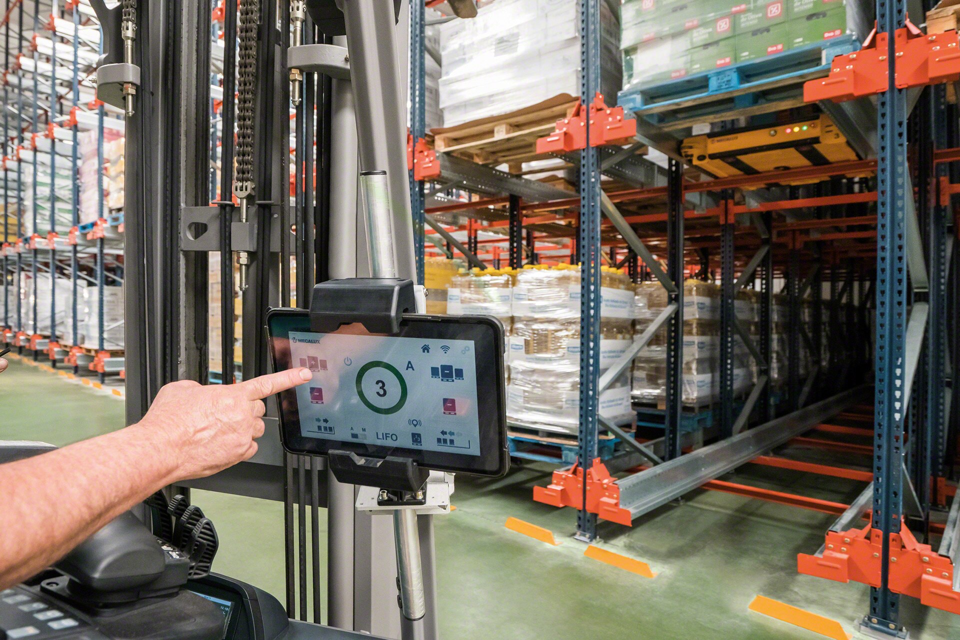 Met het warehouse management systeem Easy WMS kunnen via een gebruikersinterface maximaal 18 Pallet Shuttles tegelijkertijd worden beheerd
