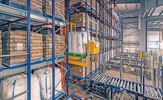 British Sugar a robotisé le stockage des marchandises à l’aide de transstockeurs automatiques pour palettes