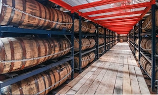 Ingram Whiskey River Aged a optimisé le stockage avec des rayonnages d’Interlake Mecalux