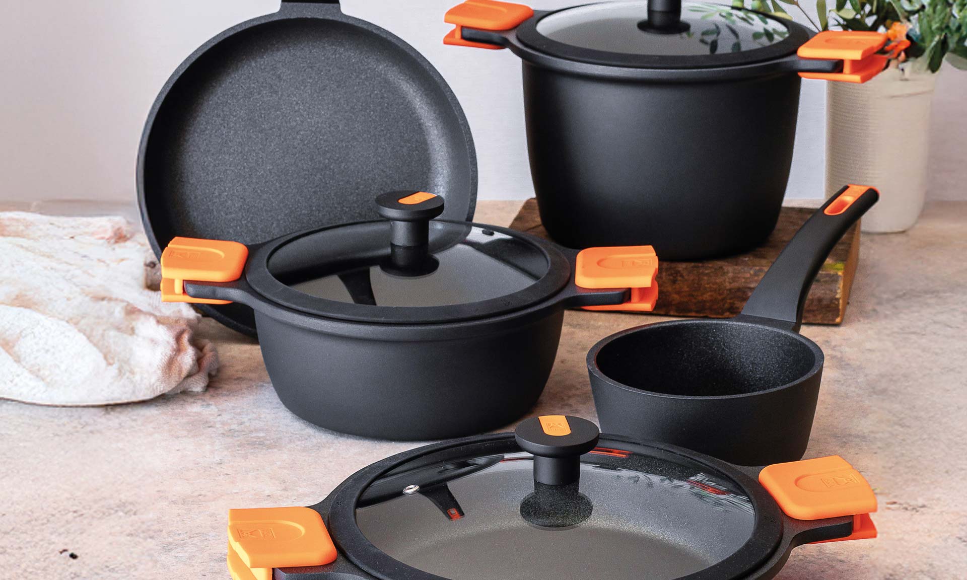 BRA Isogona distribue des ustensiles aux cuisines du monde entier grâce à Easy WMS BRA Isogona distribue des ustensiles aux cuisines du monde entier grâce à Easy WMS