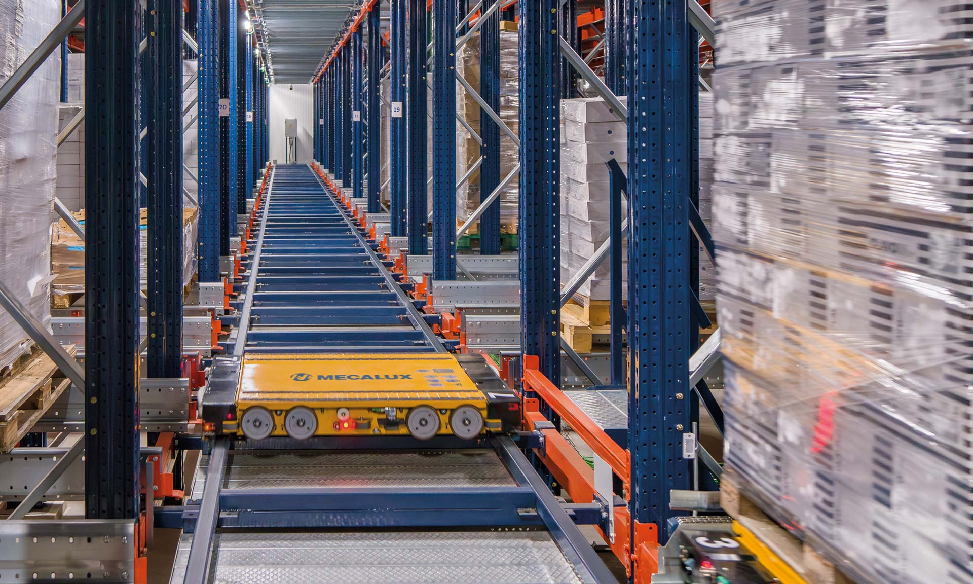 Clavo Food double sa capacité et réduit ses délais avec le Pallet Shuttle Automatique 3D