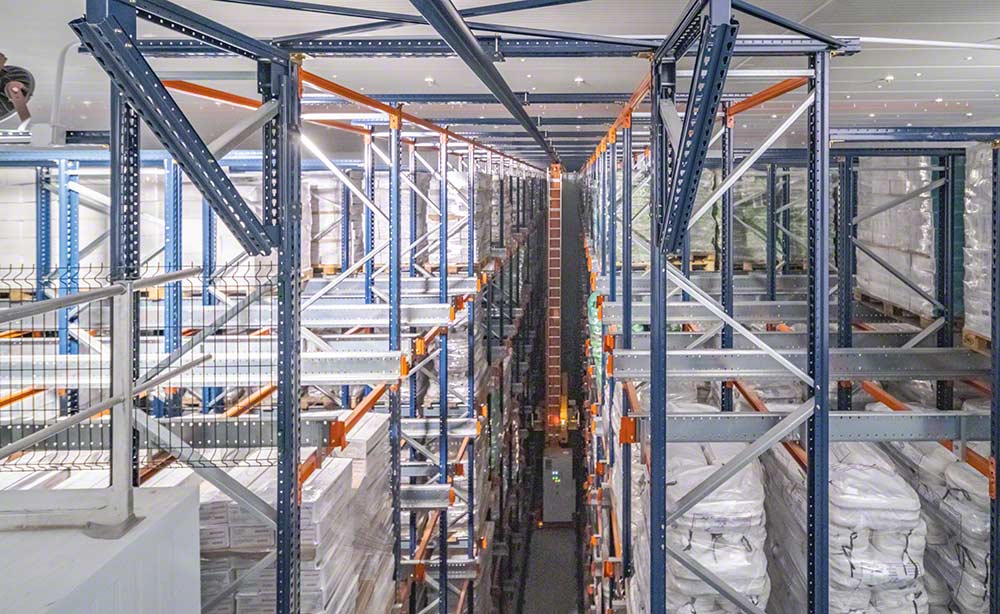 Système Pallet Shuttle automatique dans l’entrepôt de Conservas Cerqueira