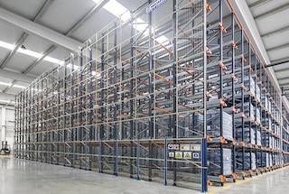 Le Pallet Shuttle est une solution parfaite pour équiper un buffer de stockage