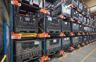De Pallet Shuttle kan ook worden gebruikt voor het verplaatsen van andere laadeenheden, zoals plastic bakken