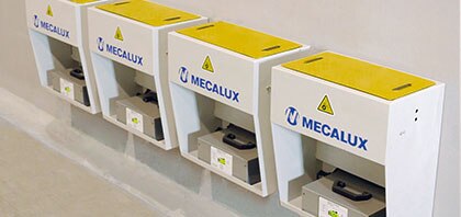 Het oplaadstation wordt gebruikt om de batterijen van de Pallet Shuttle op te laden