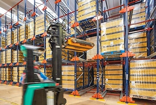De Pallet Shuttle wordt aanbevolen voor magazijnen met erg veel in- en uitgaande bewegingen
