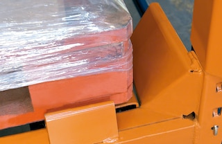 Les centreurs de palettes facilitent le chargement et le déchargement Les centreurs de palettes facilitent le chargement et le déchargement