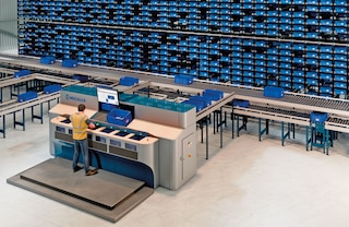 La station de picking haute performance accélère la préparation de commandes et elle est compatible avec le système de navettes